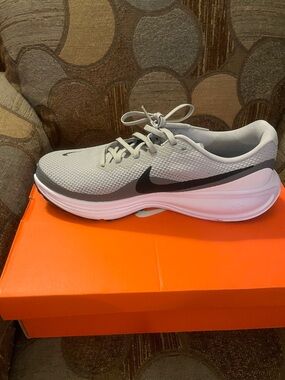 New Nike Revolution 8 Light Gray tennis shoes! 10.5 men/12 women